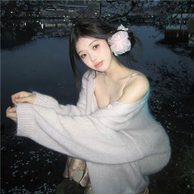 背后的她,眼前的我
